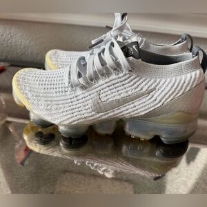 Nike Air VaporMax Flyknit 3 Pure Platinum
Women's Running Shoes Size 7